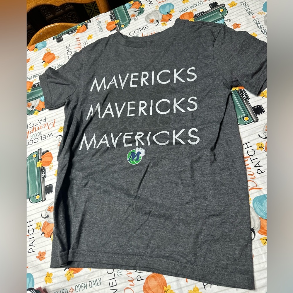 Size 10-12 kids Mavericks T-shirt